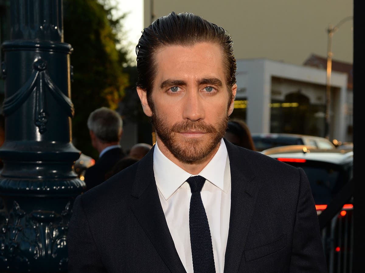 jake gyllenhaal facial hair