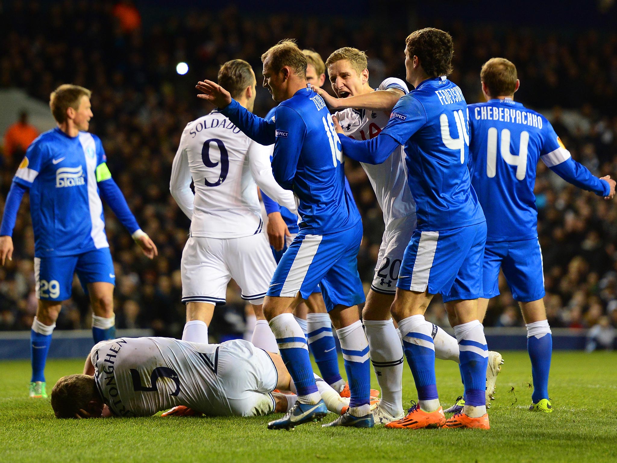 Michael Dawson of Tottenham Hotspur shouts at Roman Zozulya of Dnipro Dnipropetrovsk after he appeared to clash with Jan Vertonghen of Tottenham Hotspur