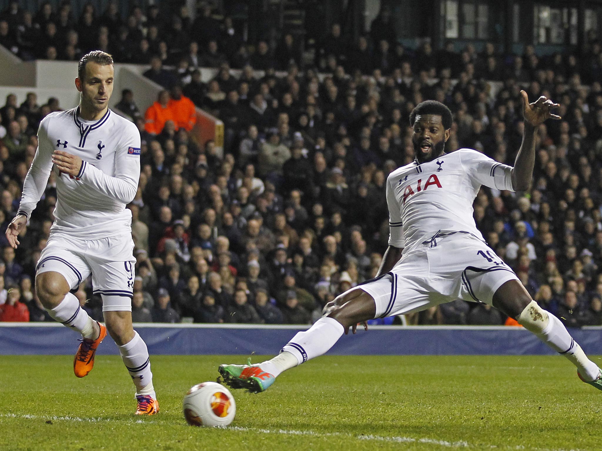Tottenham Hotspur's Togolese striker Emmanuel Adebayor (R) scores their second goal