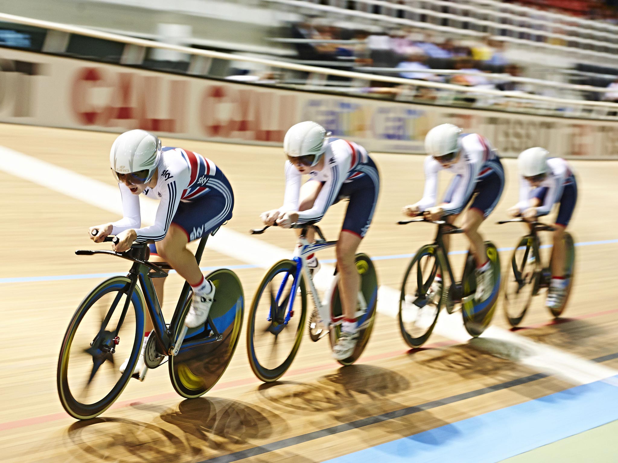 The Great Britain women on the way to team pursuit gold in Cali