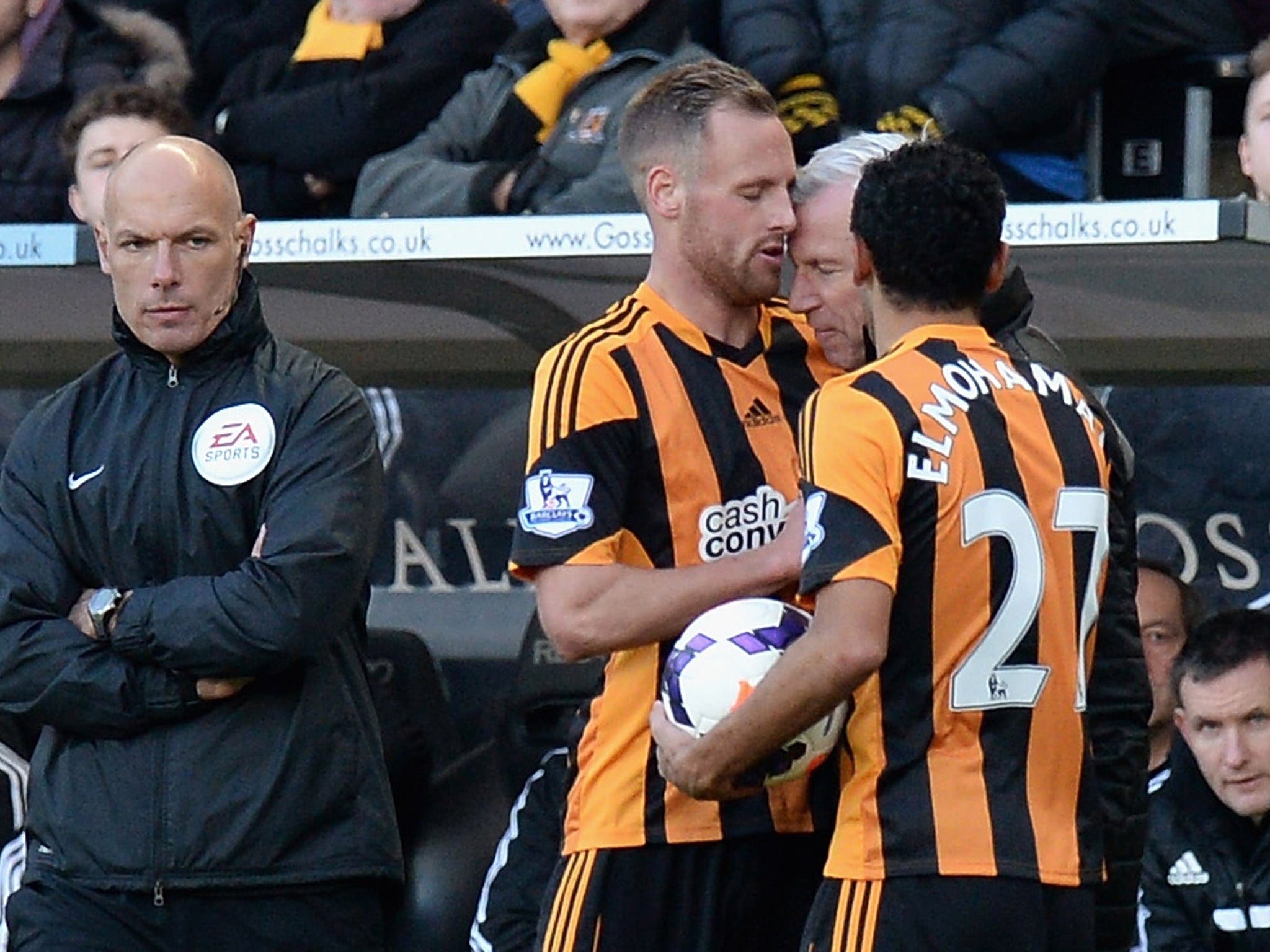 David Meyler of Hull City clashes with Alan Pardew, Manager of Newcastle United during the Barclays Premier League match between Hull City and Newcastle United