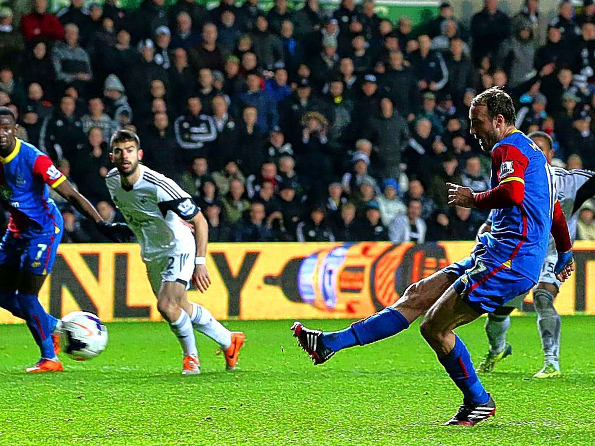 Glenn Murray scores from the spot to earn Crystal Palace a point