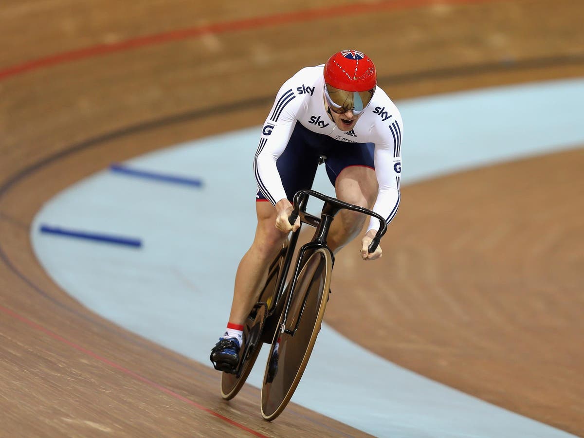 Track cycling. Велотрек спринт. Трековые велогонки. Велотрековые гонки. Гит Велоспорт.