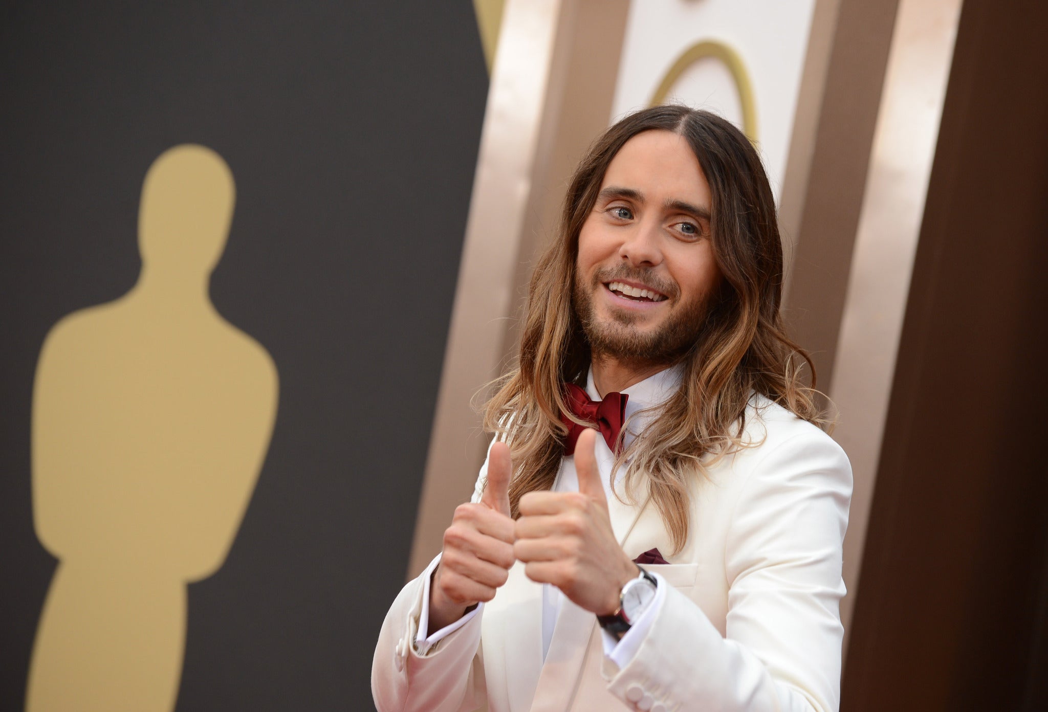 Dallas Buyers Club's Jared Leto gives a double thumbs up on the red carpet