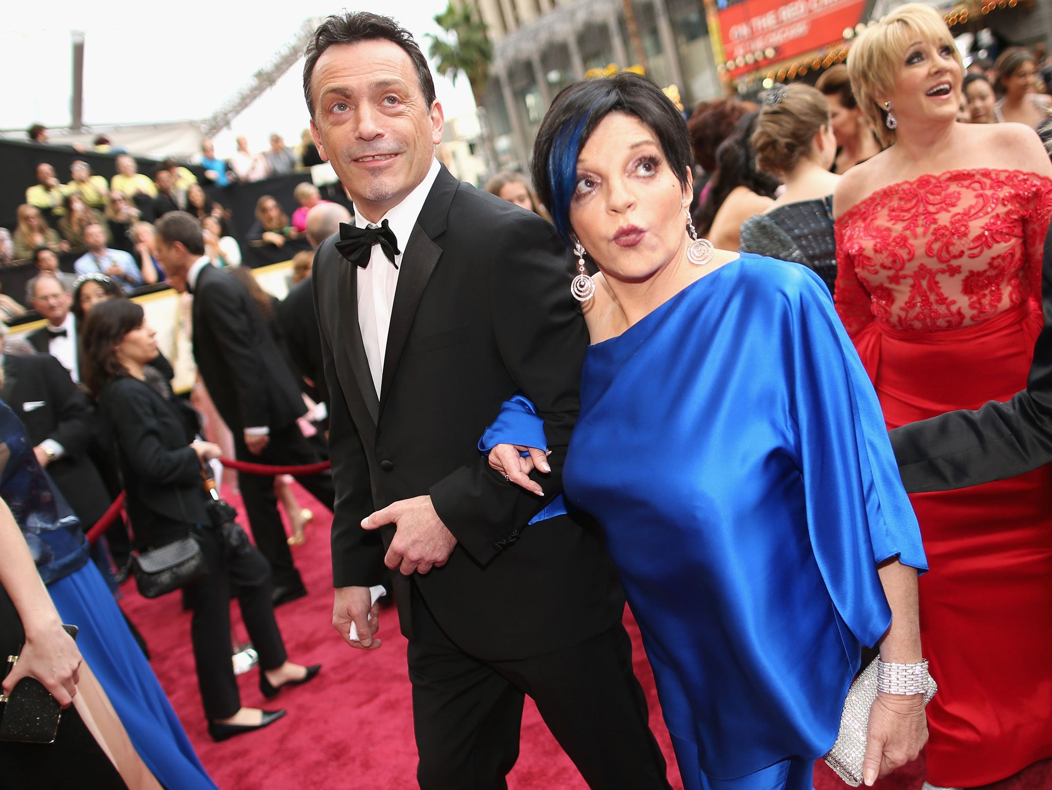 Liza Minnelli arrives on the Oscars 2014 red carpet in an electric blue trouser suit