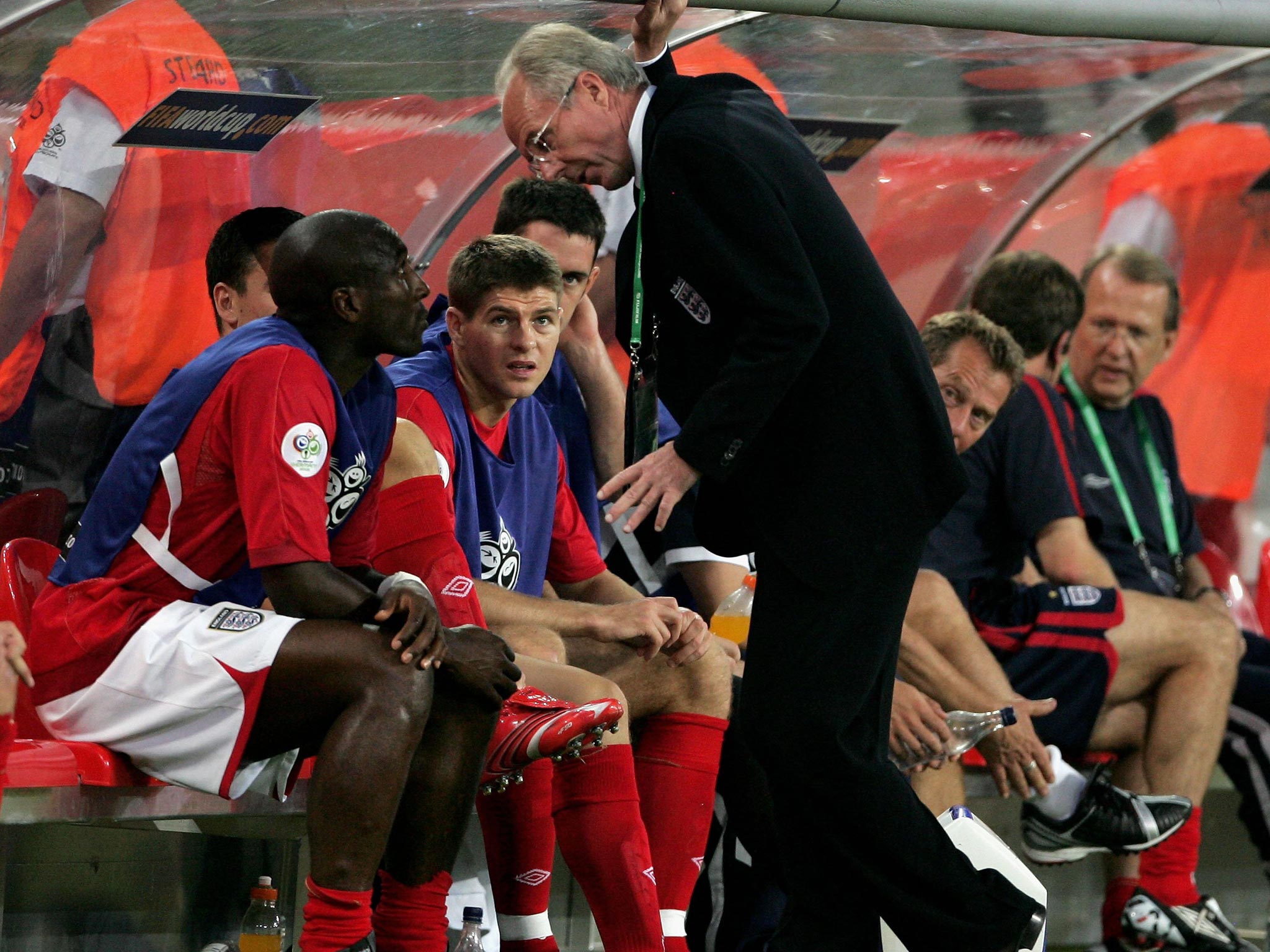Sven-Goran Eriksson talks to Sol Campbell during the 2006 World Cup in Germany