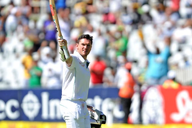 South Africa's captain Graeme Smith salutes the crowd after playing his last innings