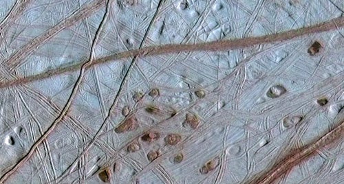 An image of the surface of Europa taken by the Galileo space probe showing the streaks and 'lenticulae' thought to have been formed by ice erupting onto the surface.