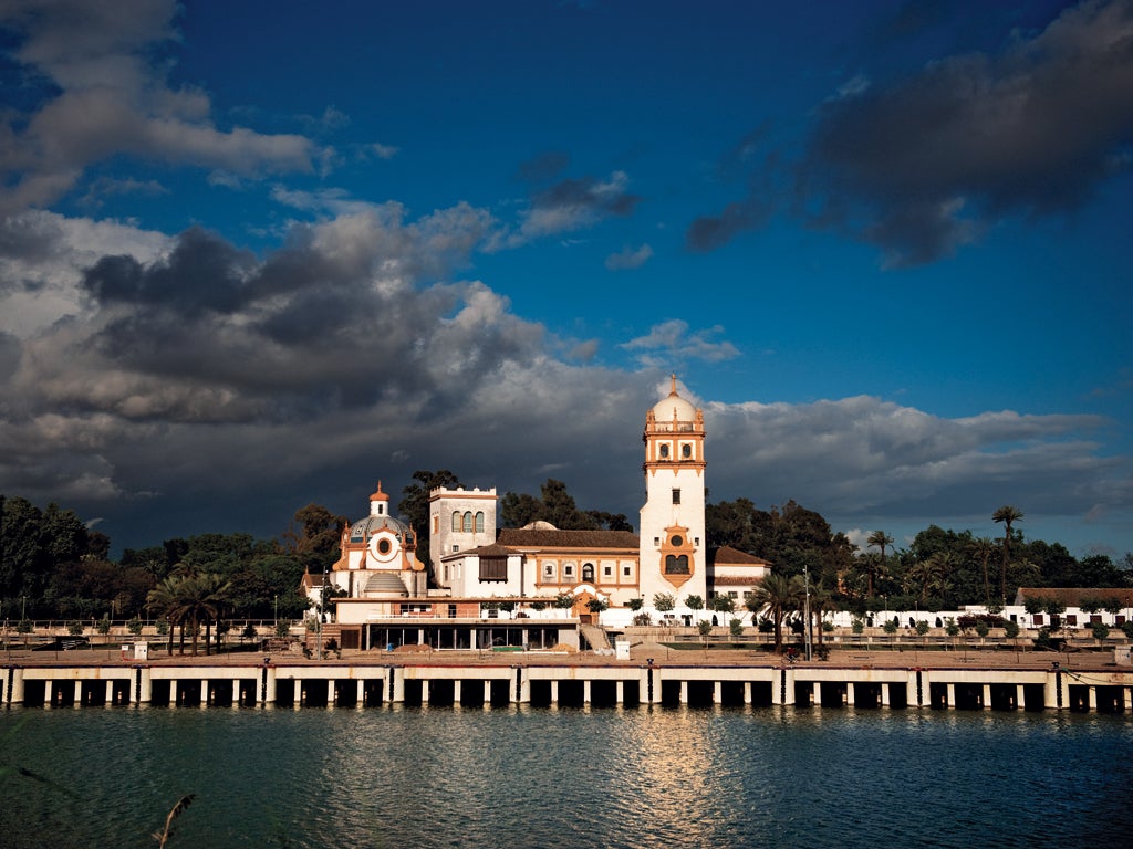 The Argentine Expo '29 pavilion seen across the Guadalquivir River