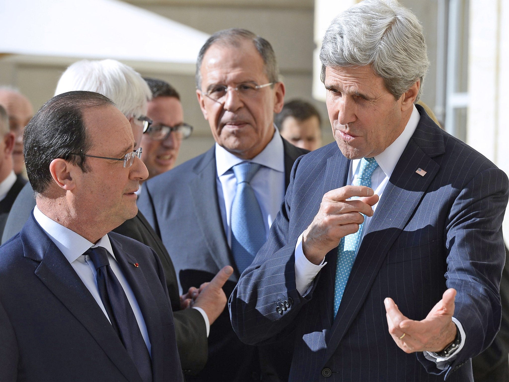 French President Francois Hollande listens to US Secretary of State John Kerry as Russian Foreign Affairs Minister Sergei Lavrov (centre) looks on