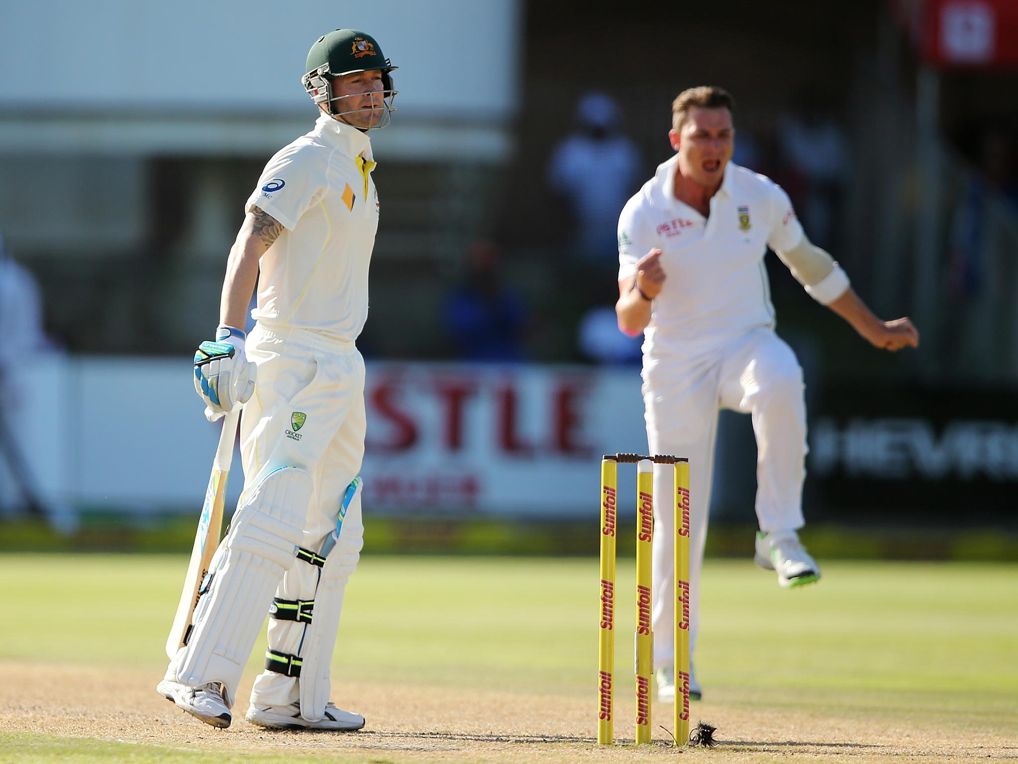 Michael Clarke has apologised for his spat with South Africa bowler Dale Steyn