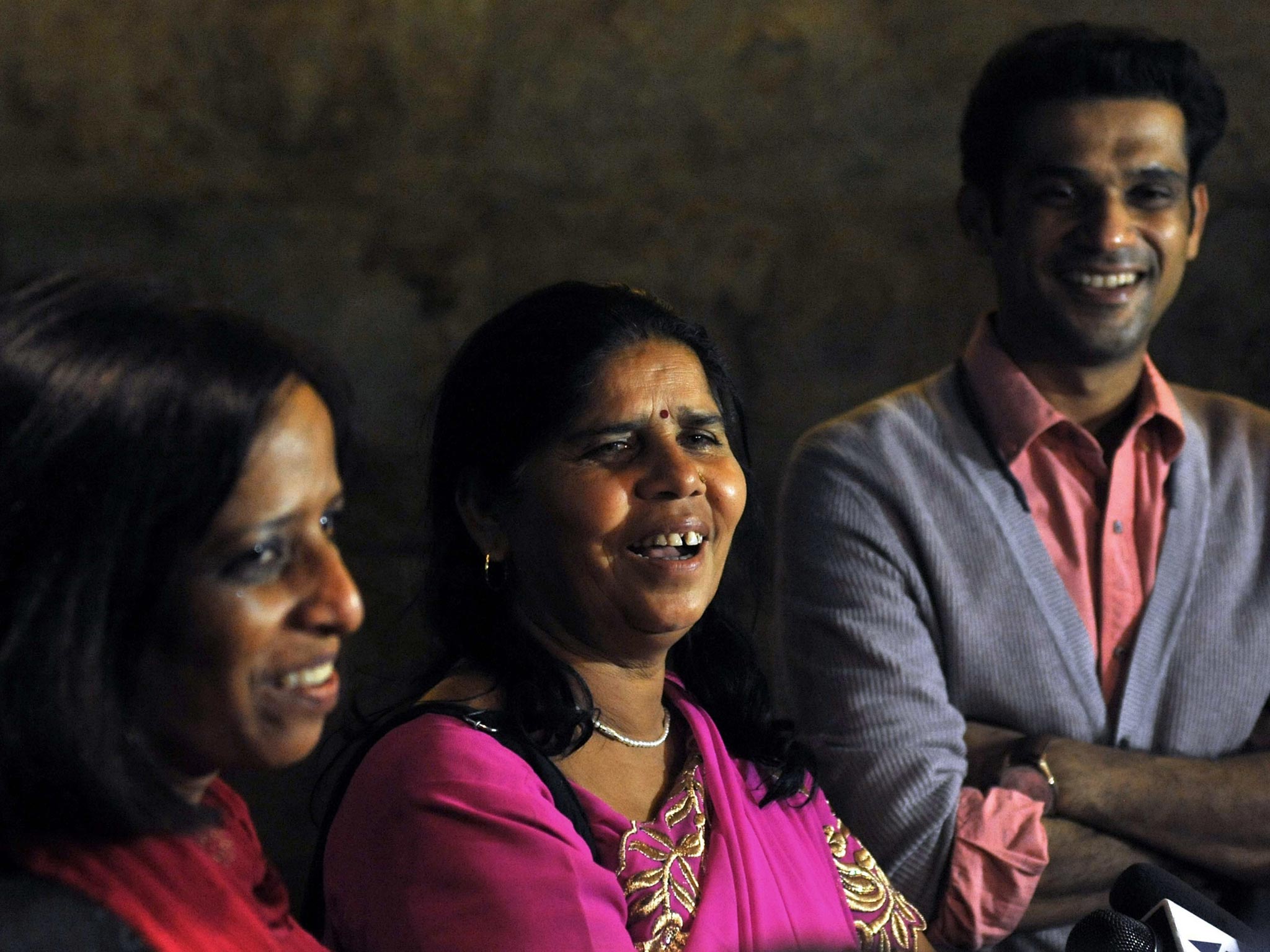 Indian woman, Sampat Devi Pal, (centre), founder of the 'Gulabi Gang' (Pink Gang) of vigilantes and activists from Bundelkhand in northern Uttar Pradesh