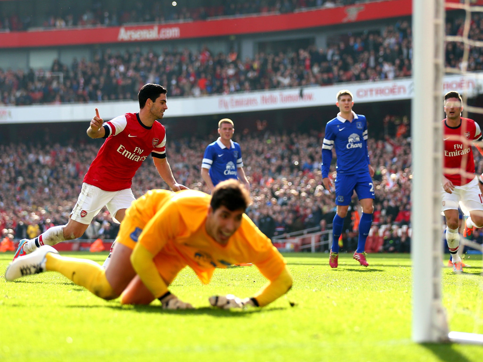 Mikel Arteta scores from the penalty spot in Arsenal's 4-1 victory over Everton in the fifth round on Saturday