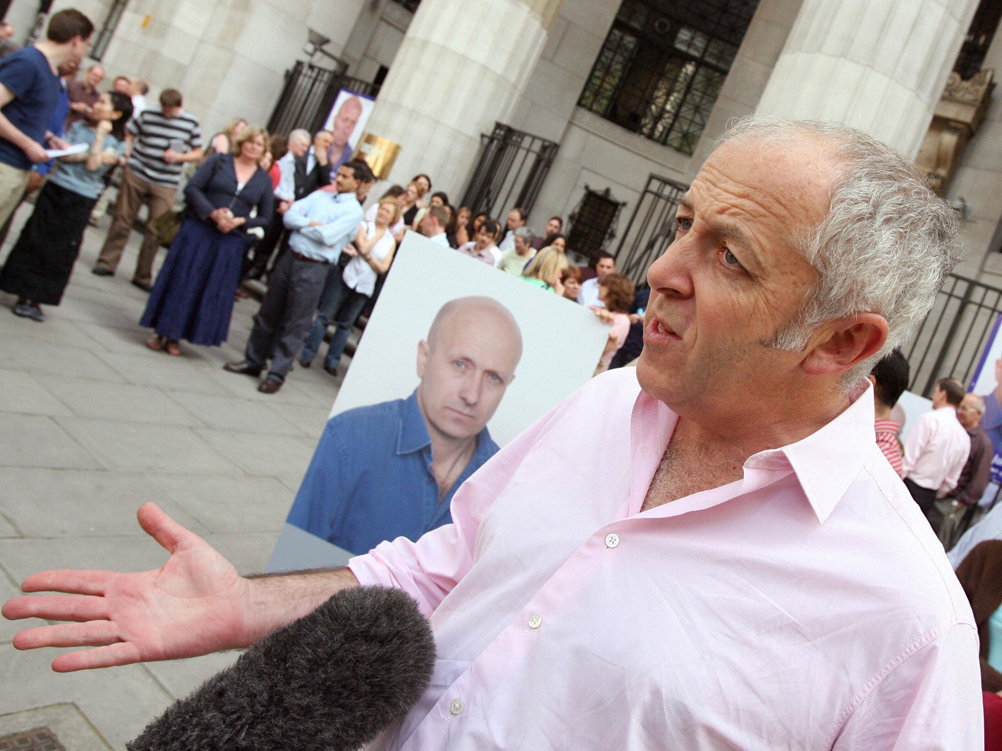 Jeremy Bowen joins other employees outside Bush House in central London, 16 April 2007, as they gather for a silent vigil in tribute to their kidnapped colleague Alan Johnston