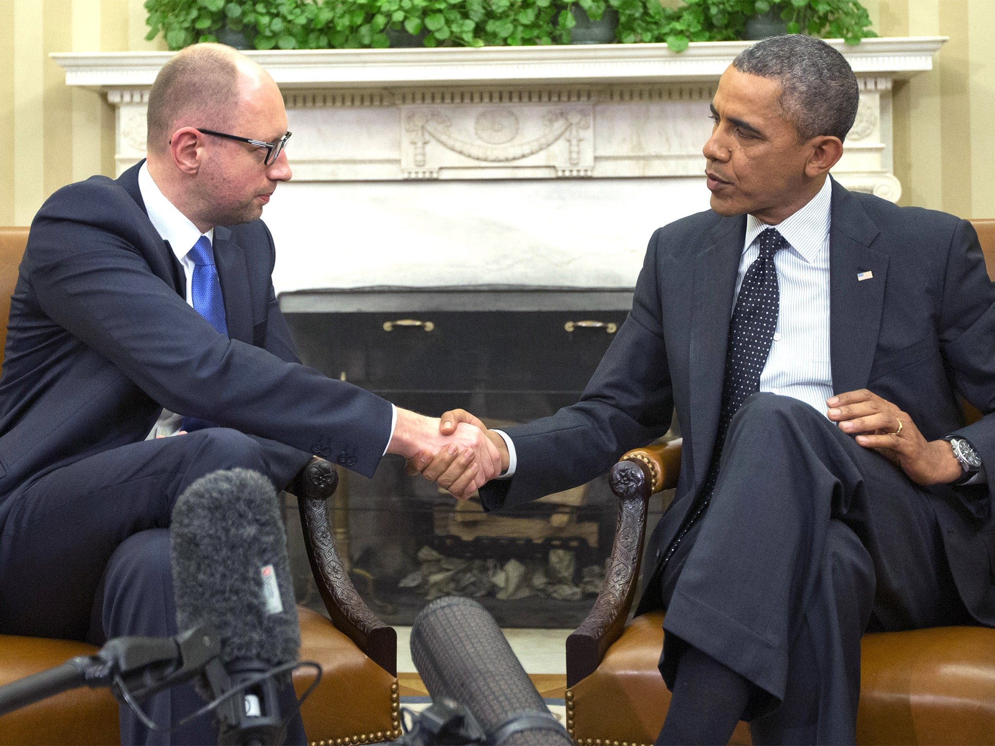 Barack Obama offered his backing to Ukraine’s Prime Minister, Arseniy Yatsenyuk, during a meeting at the White House 