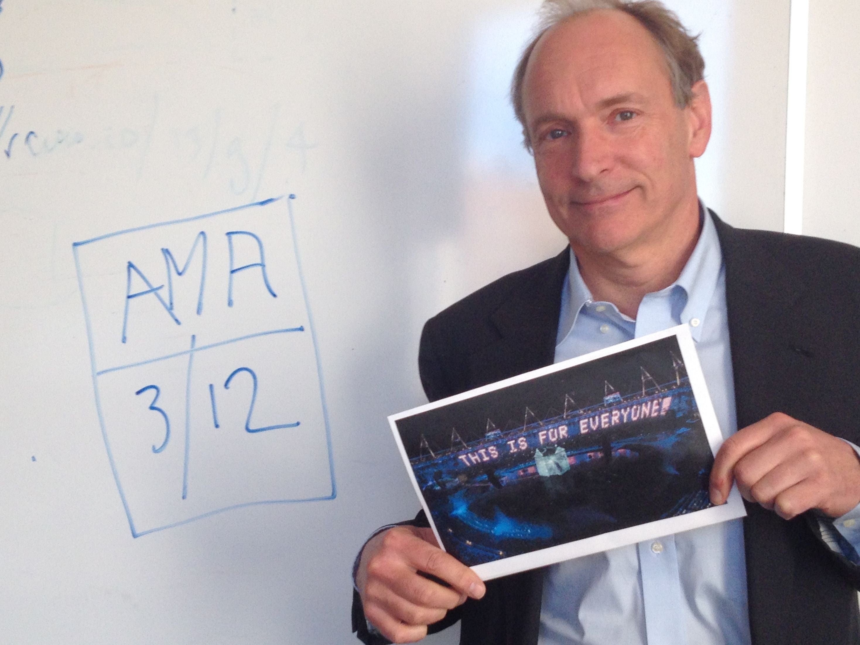 Tim Berners-Lee holds up proof that it's him for his Reddit AMA