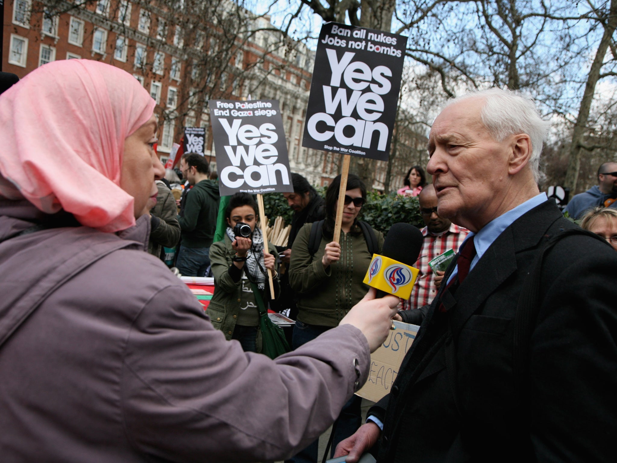 Tony Benn speaks as protesters and members of The Stop the War Coalition gather at the US Embassy in 2009