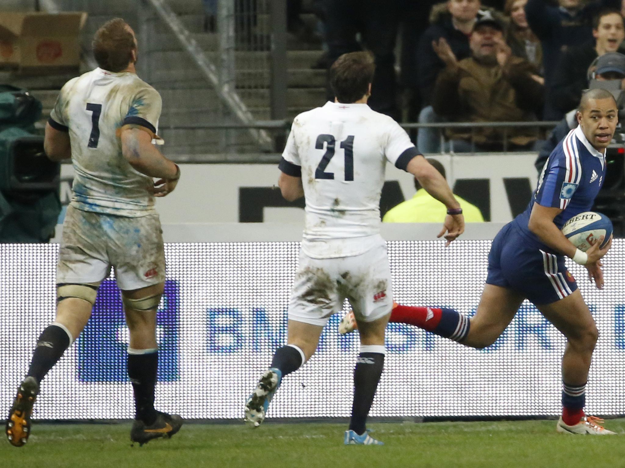 Gaël Fickou scores the late try that beat England in Paris last month