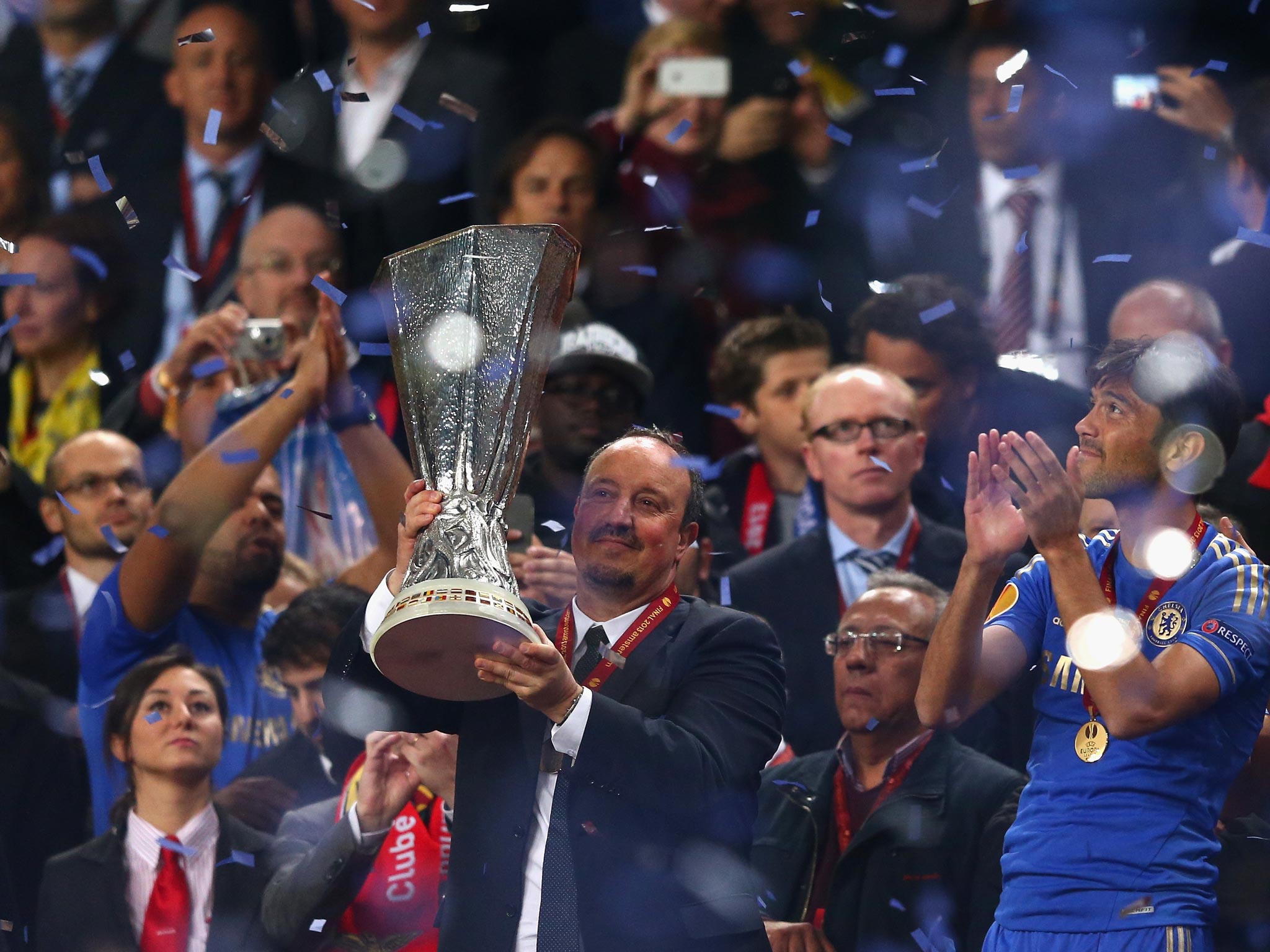 Benitez lifting the Europa League at Chelsea