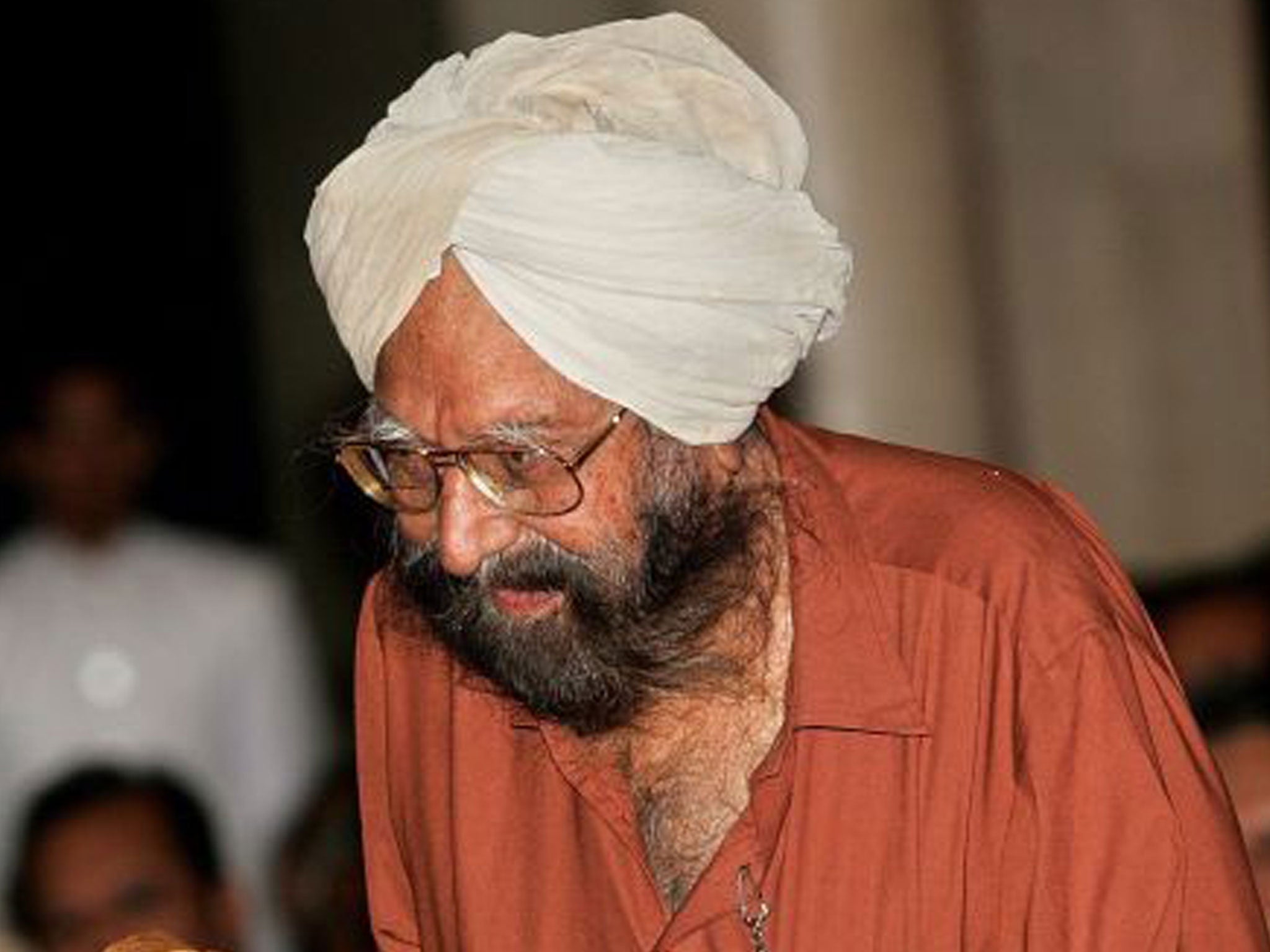 Khushwant Singh receives the Padma Vibhushan, one of India’s highest civilian awards, in 2007