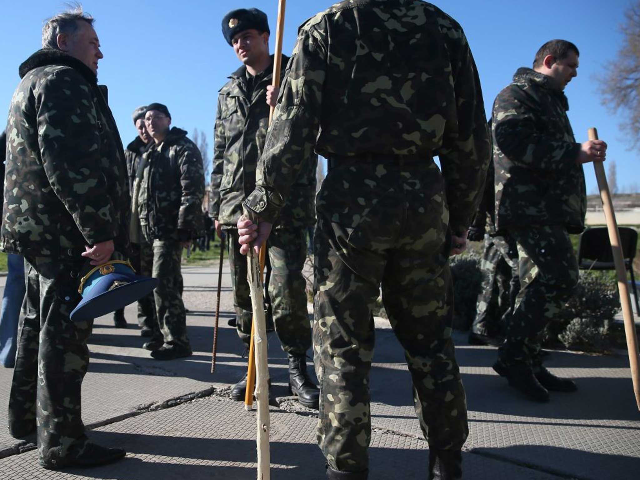 Ukrainian troops await the Russians