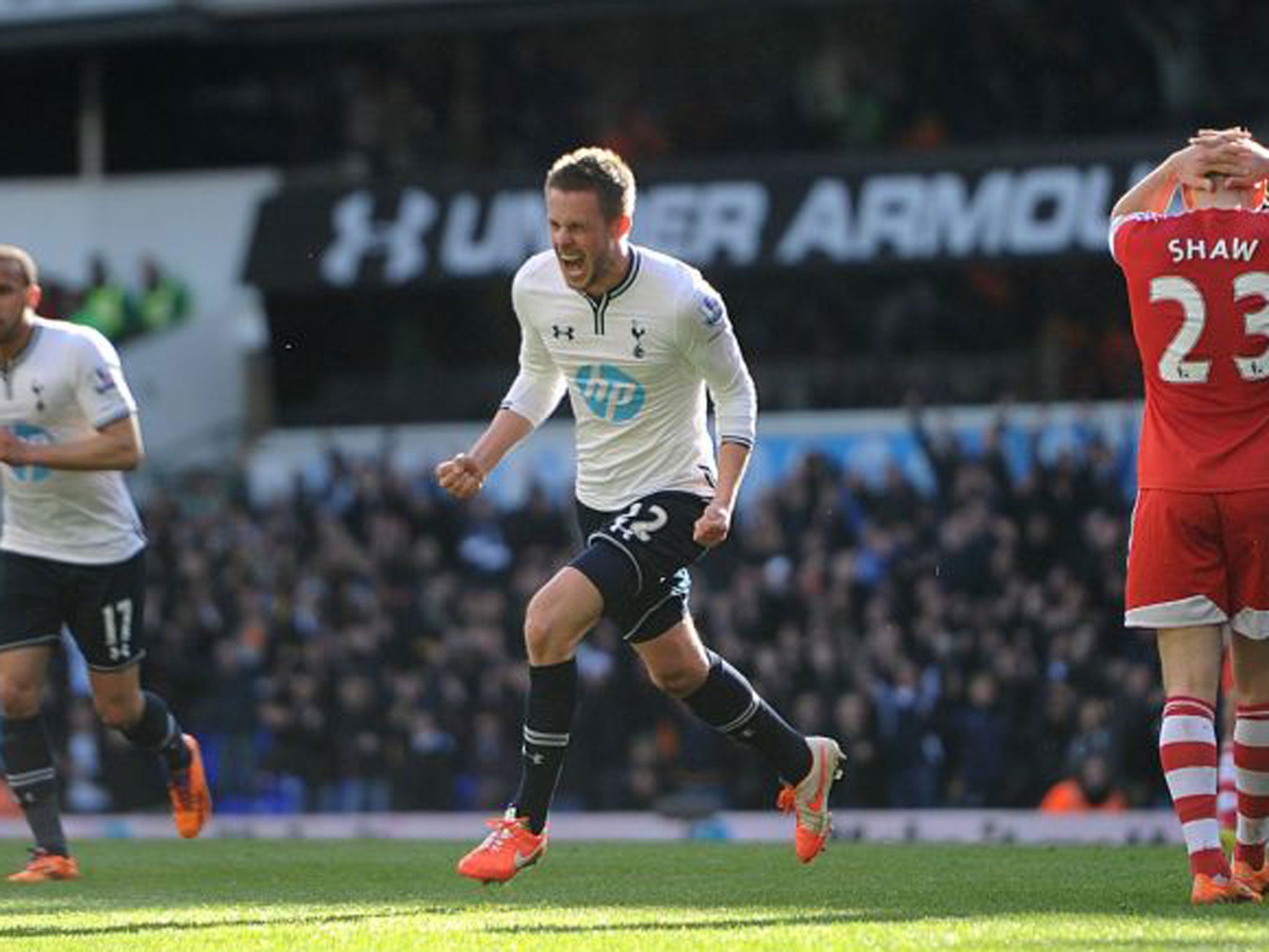 Gylfi Sigurdsson celebrates his late winner for Tottenham