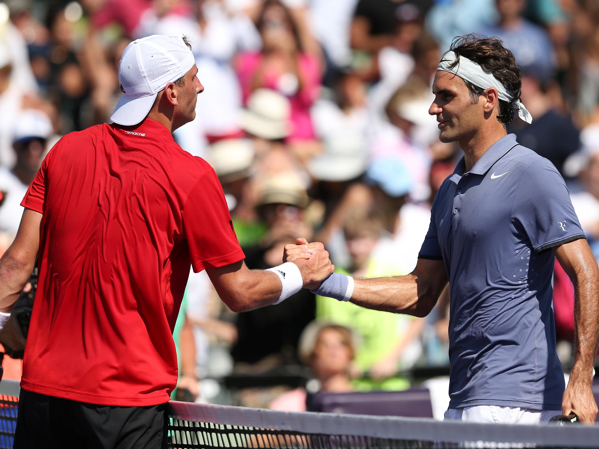 Roger Federer shakes hands with Thiemo de Bakker after beating him 6-3 6-3 in Miami
