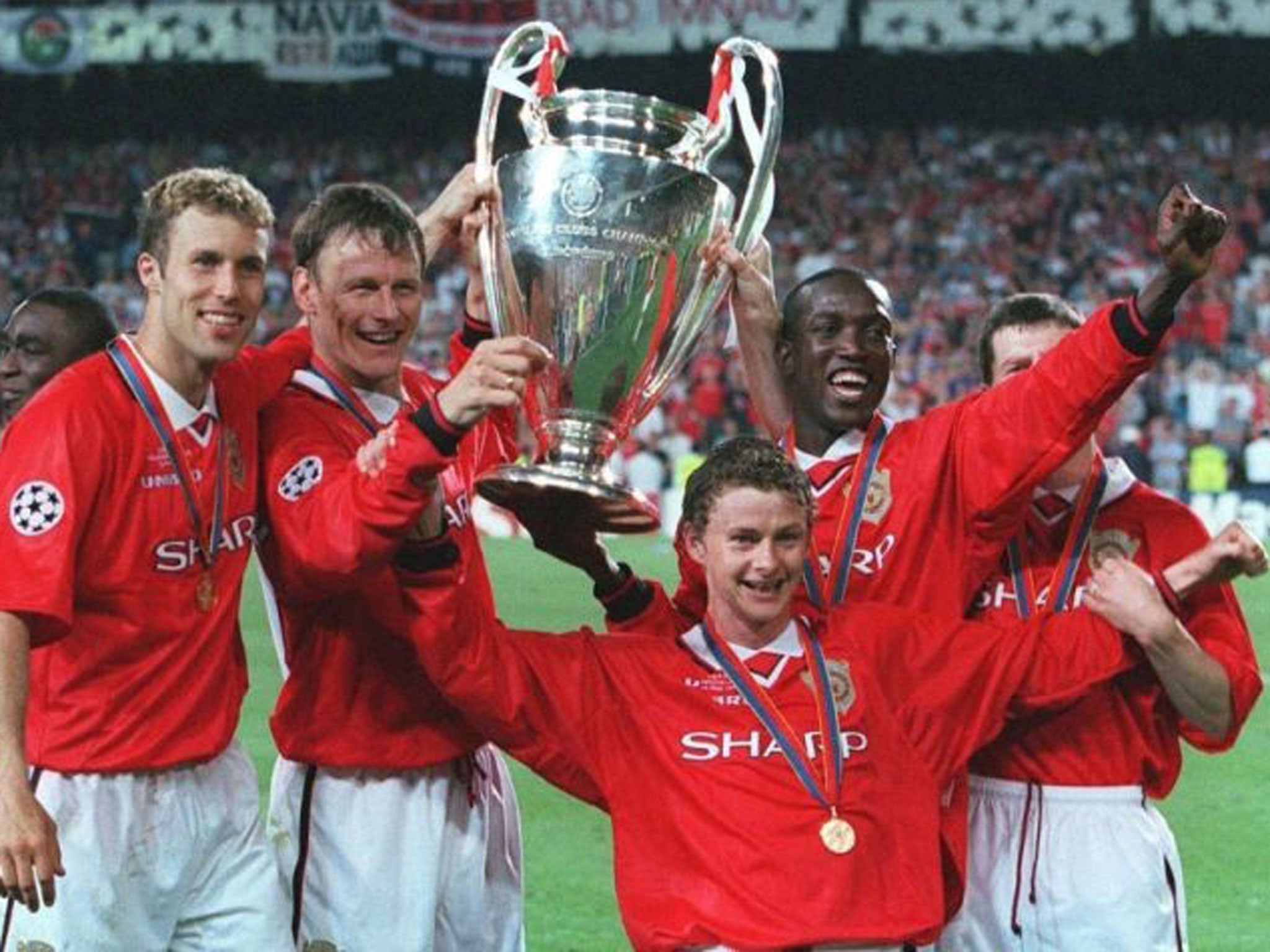 United players wearing Umbro kit win the Champions League in 1999