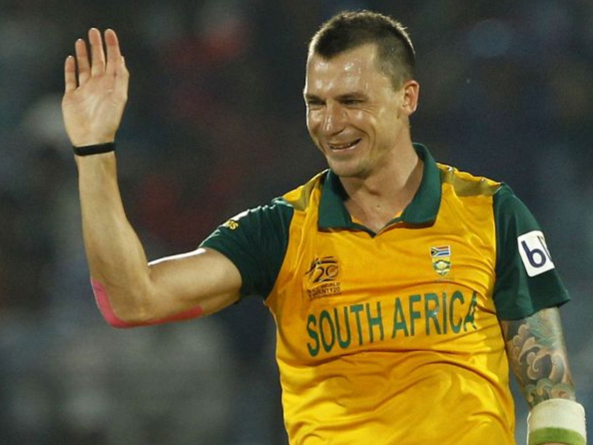 Dale Steyn denied New Zealand victory as three wickets fell in a sensational final over in Chittagong