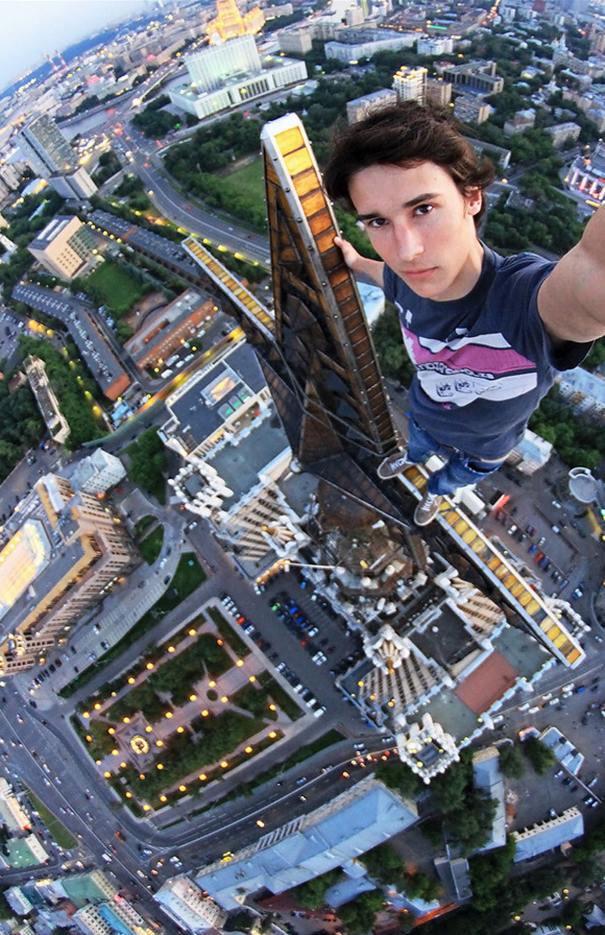 Фотки самого. Кирилл Орешкин. Кирилл Орешкин фото. Кирилл Орешкин руфер. Руферы на Бурдж Халифа.