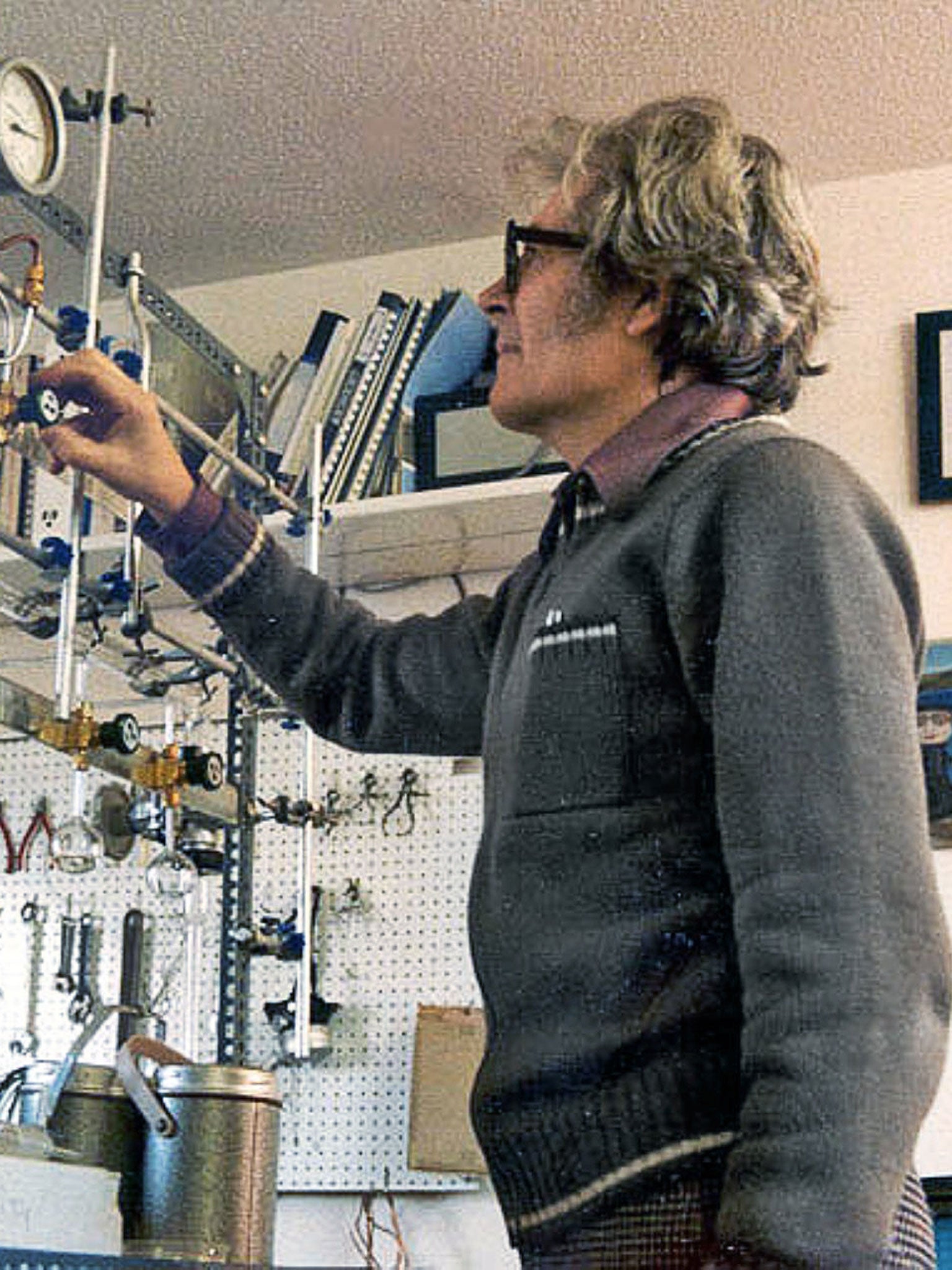 James Lovelock in his home lab in 1981