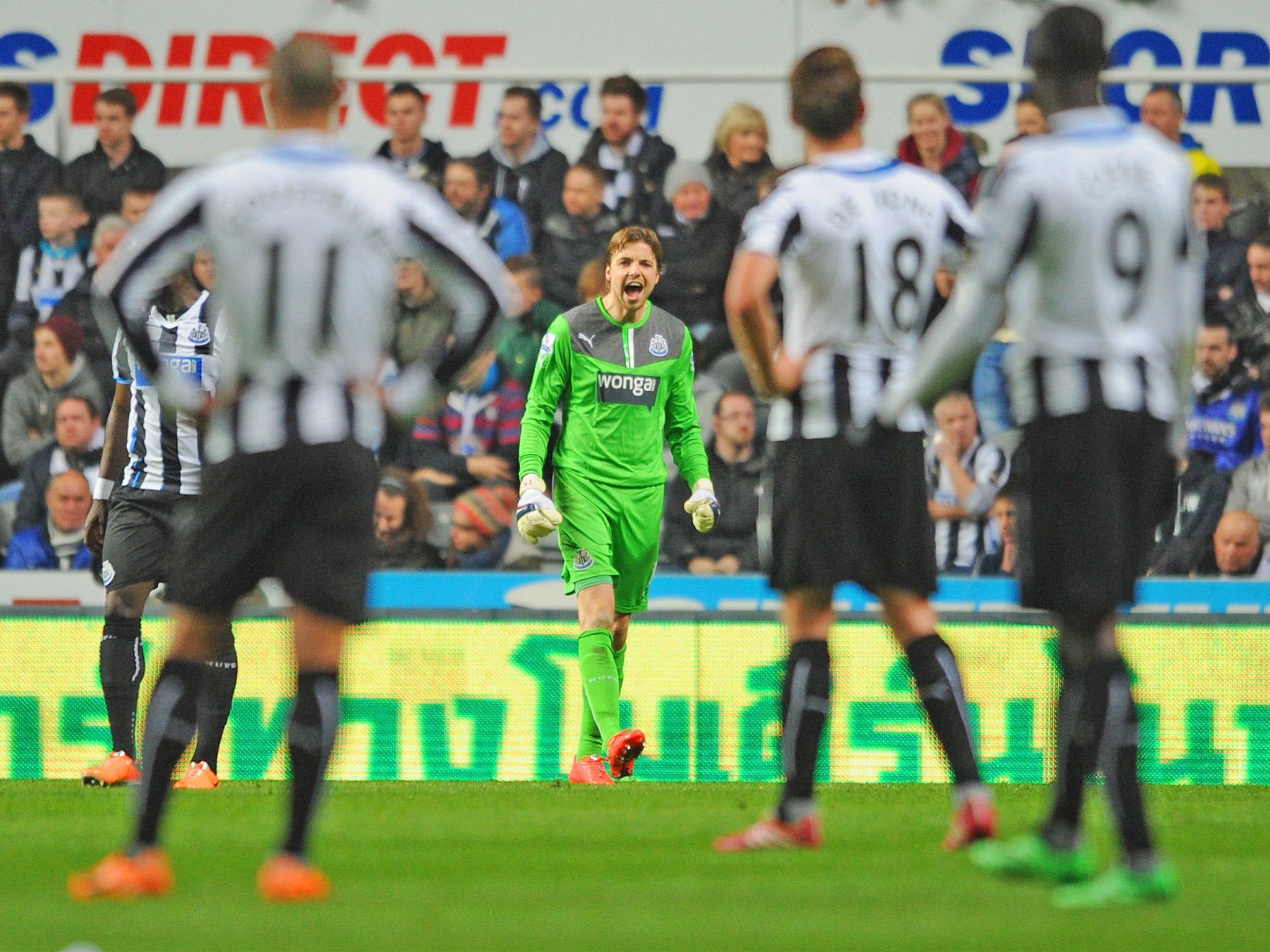 Tim Krul vents his anger at his Newcastle teammates after conceding the first goal