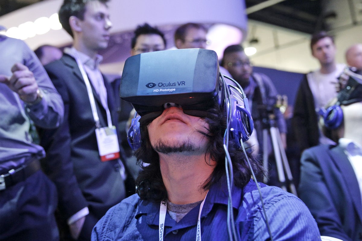 Oculus creator Palmer Luckey makes NerveGear headset that kills people ...