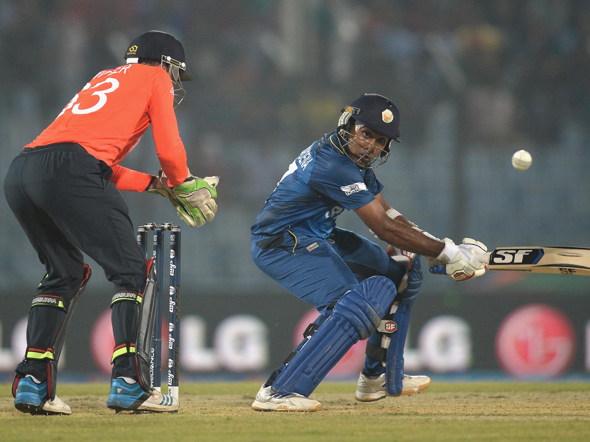 Sri Lankan batsman Mahela Jayawardene was given not-out when England were convinced they had caught him