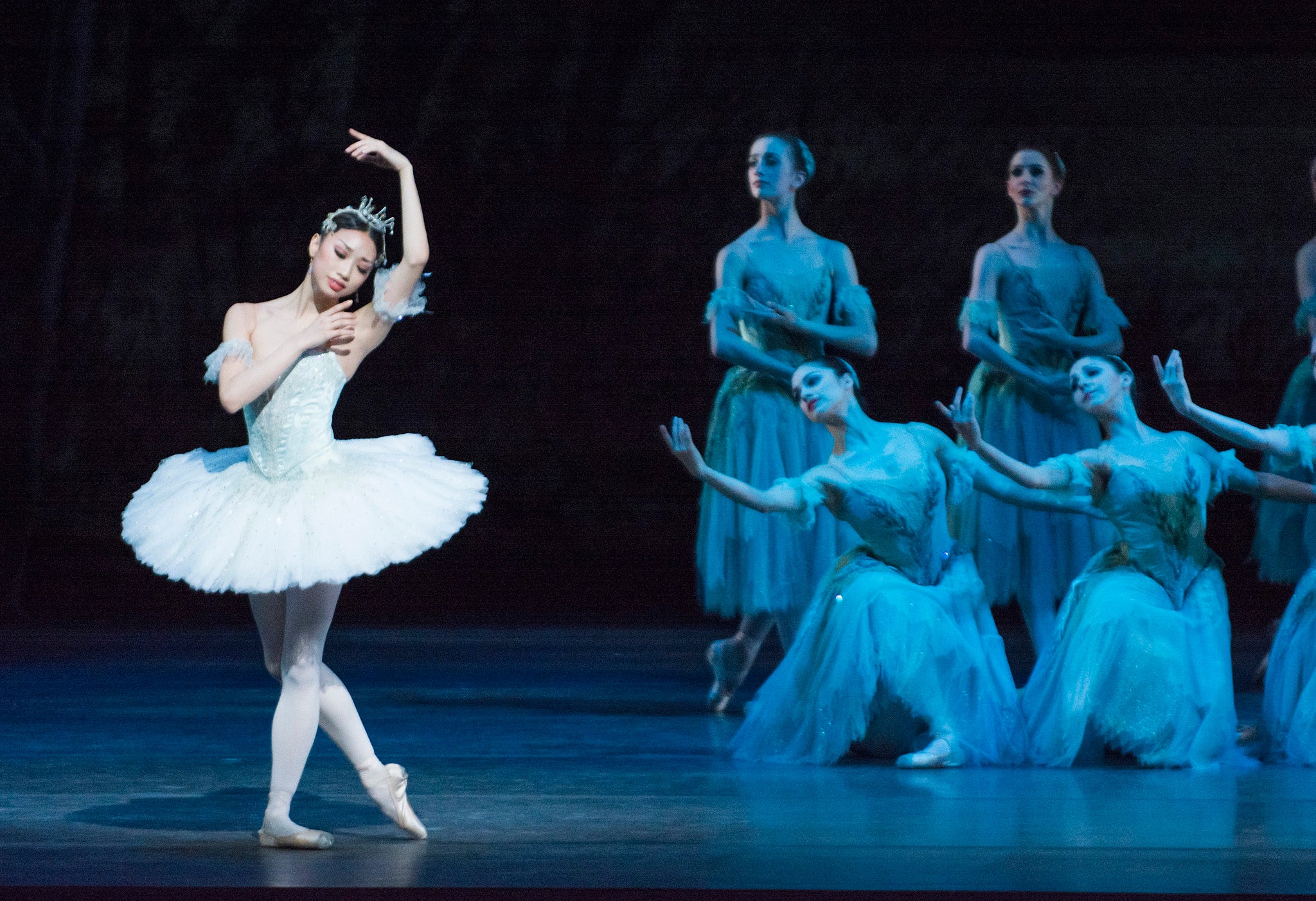 Akane Takada as Princess Aurora and dancers of The Royal Ballet