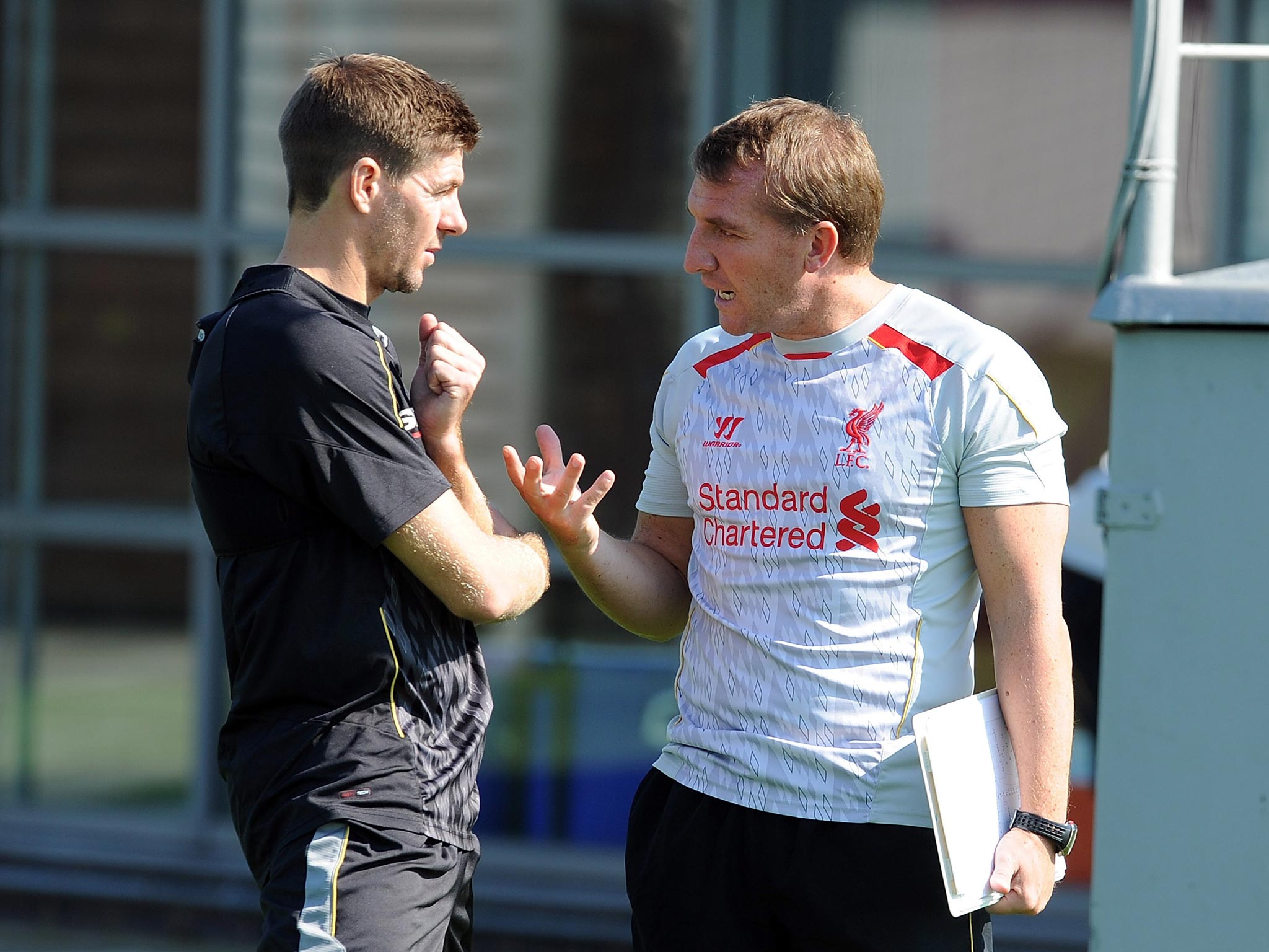 Brendan Rodgers talks to captain Steven Gerrard