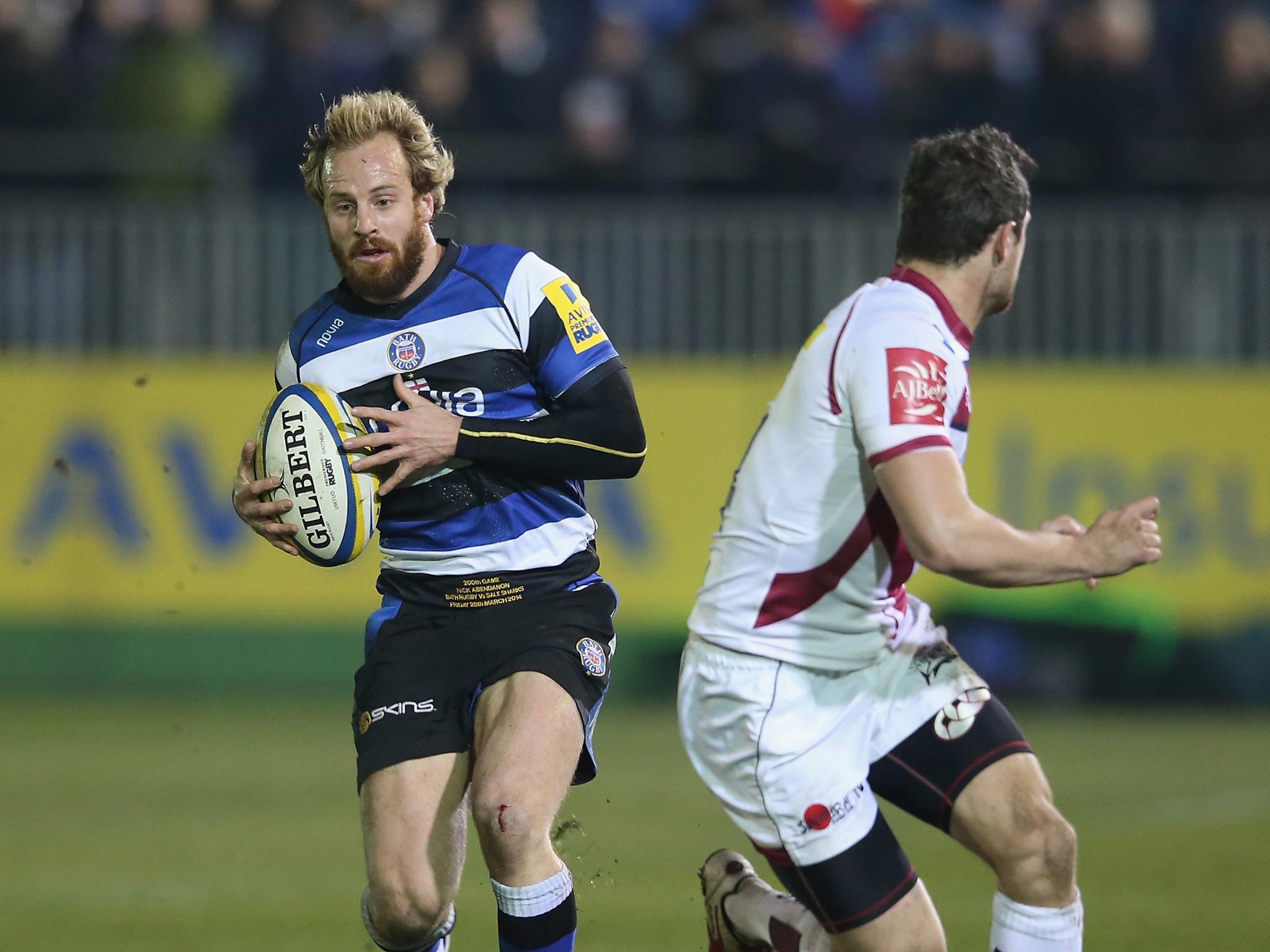 Nick Abendanon runs at the Sale defence during Bath’s defeat last night