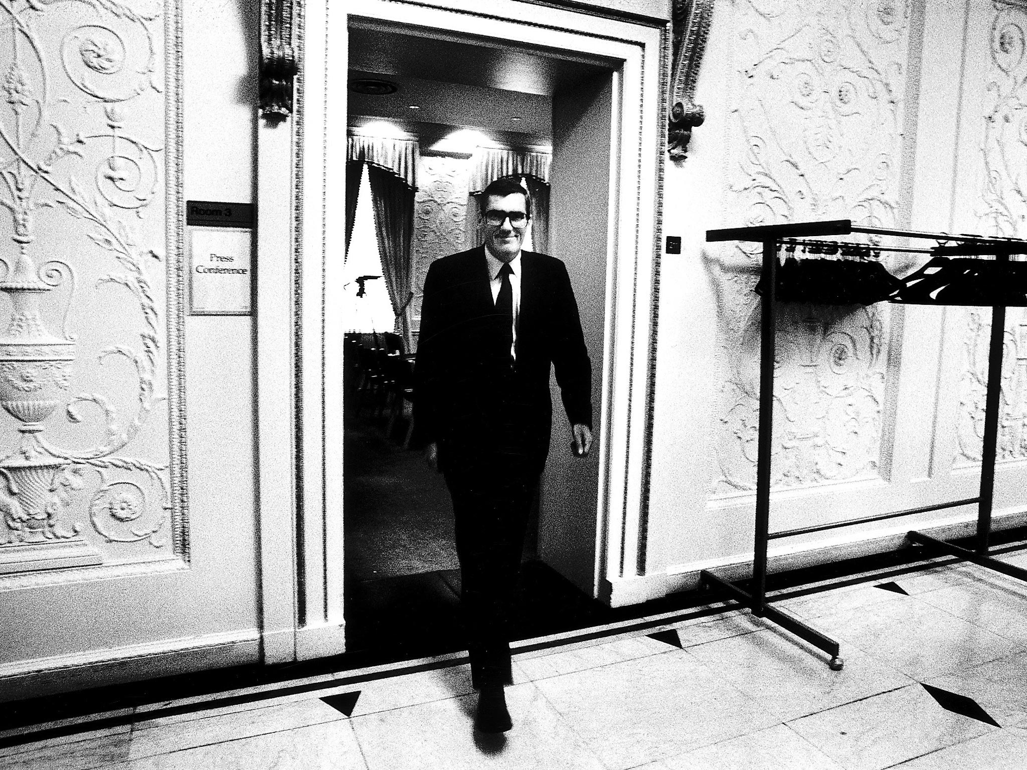 Middleton leaves his first press conference at Lloyd’s in 1992
