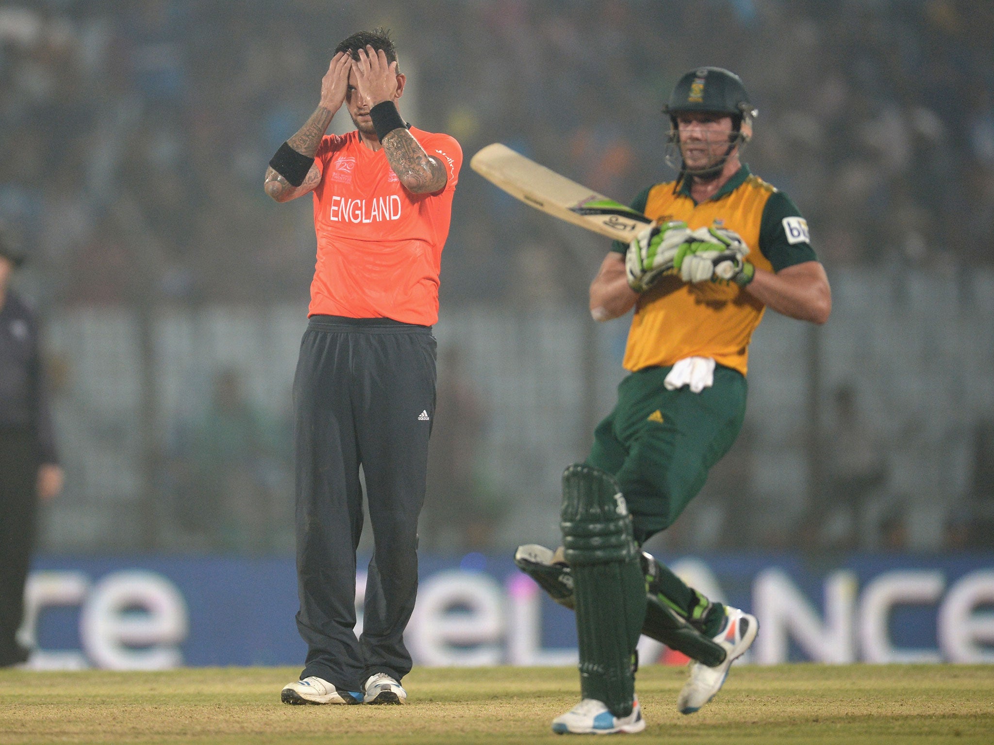 Jade Dernbach, of England, reacts after bowling to South Africa’s A B de Villiers during Saturday’s disastrous spell