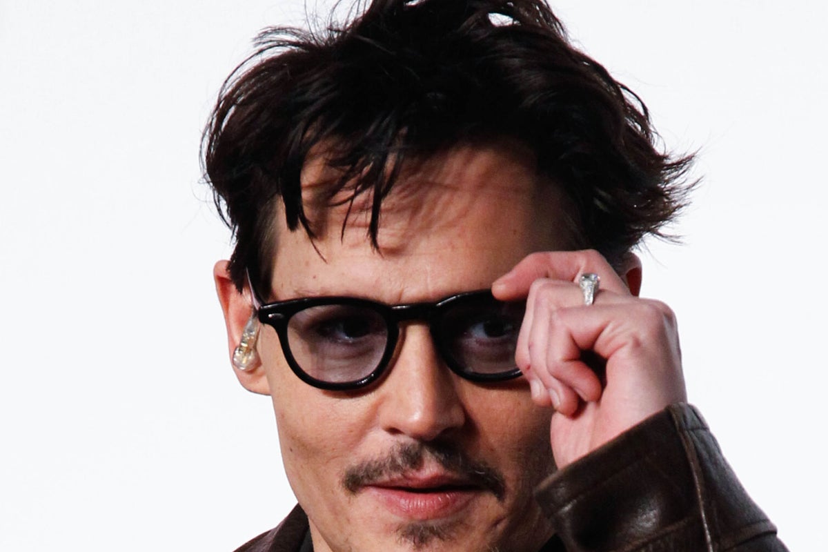 Johnny Depp confirms engagement to Amber Heard… By showing off his huge ...