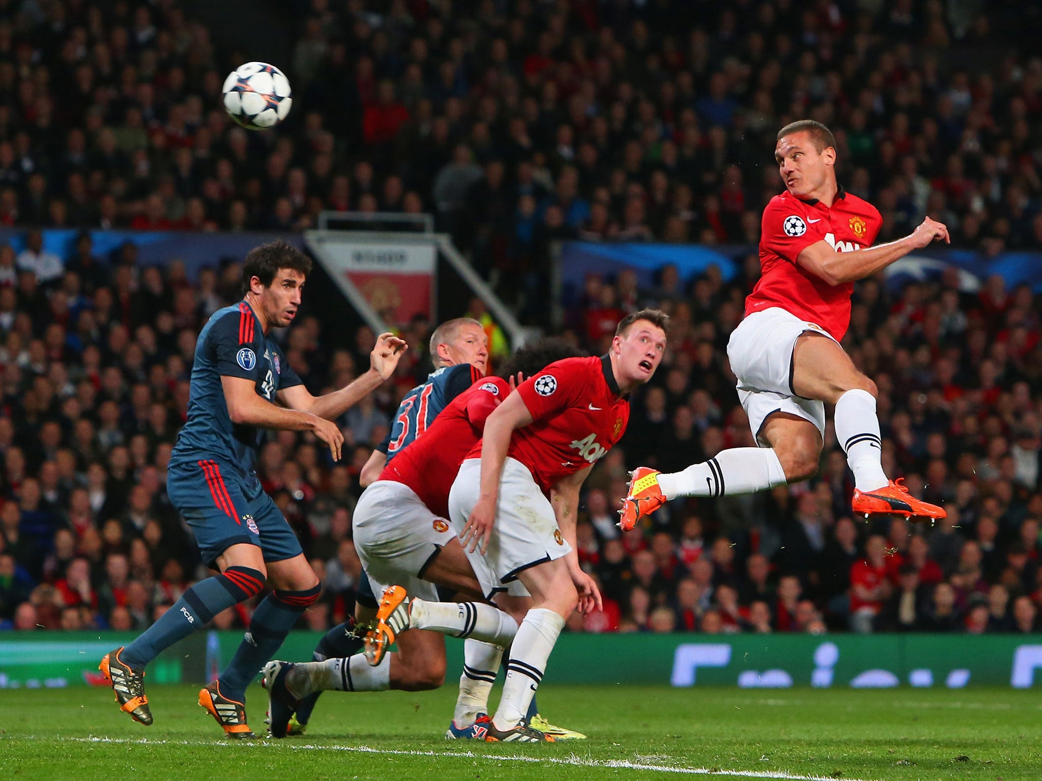 Nemanja Vidic opens the scoring for Manchester United with a fine header