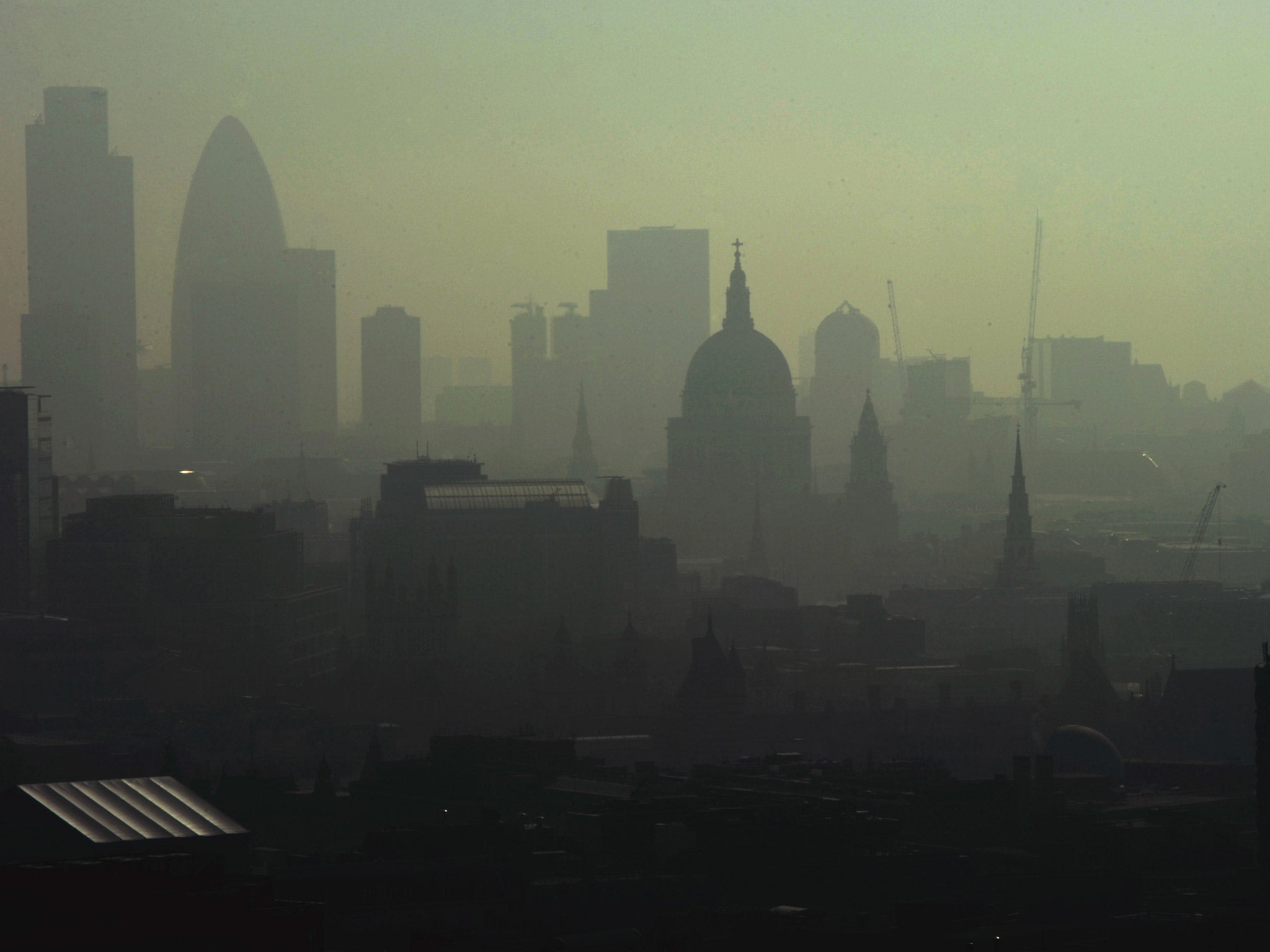 Smog cloaks London in 2011