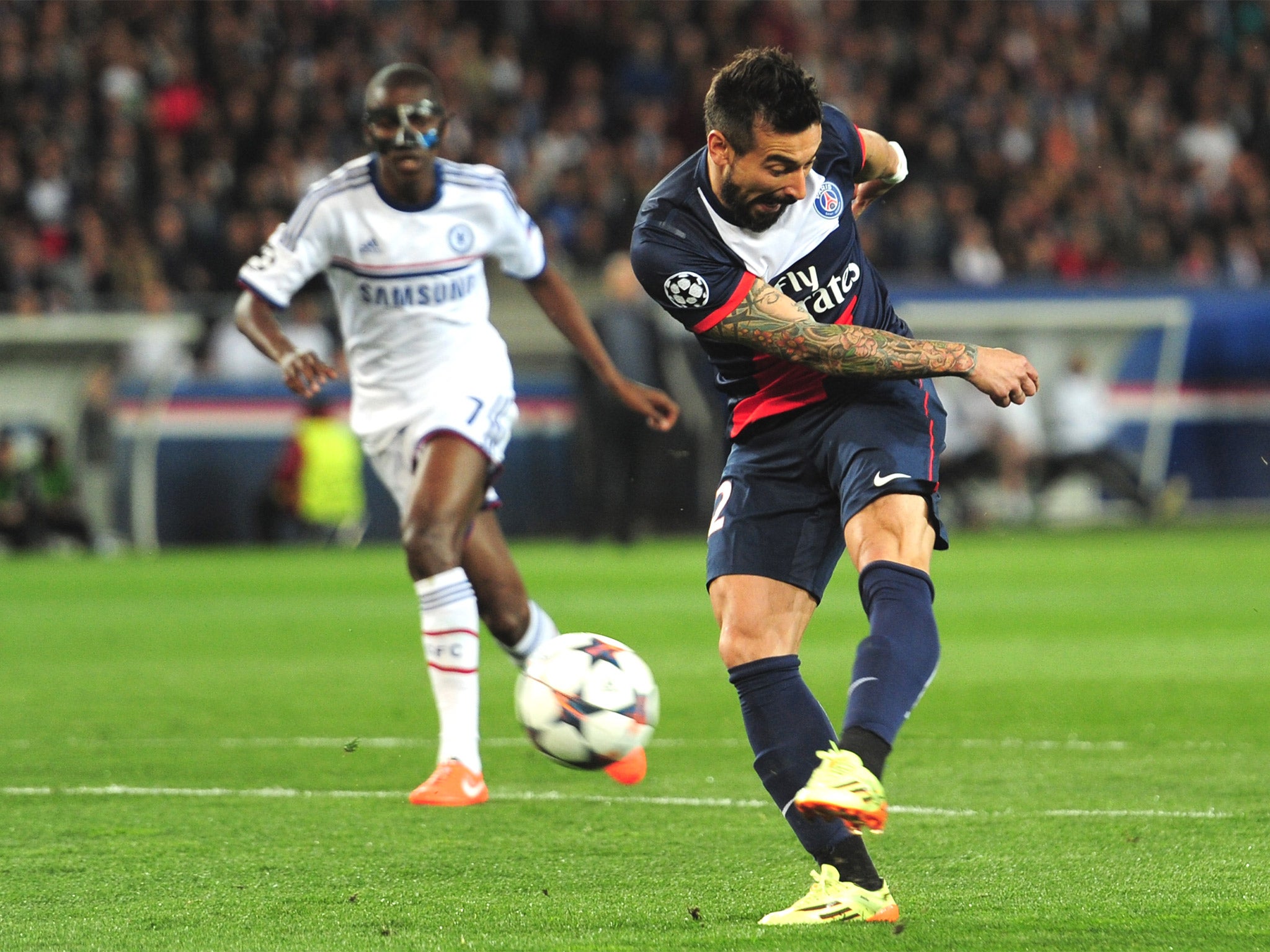 Ezequiel Lavezzi gives PSG an early lead