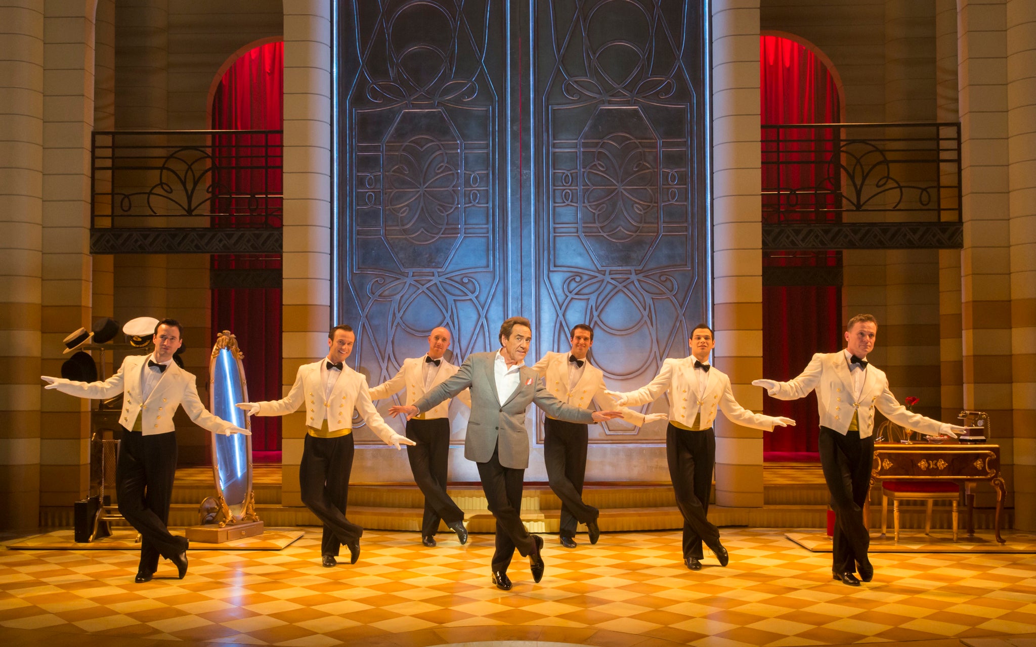 Robert Lindsey dances in Dirty Rotten Scoundrels at The Savoy Theatre