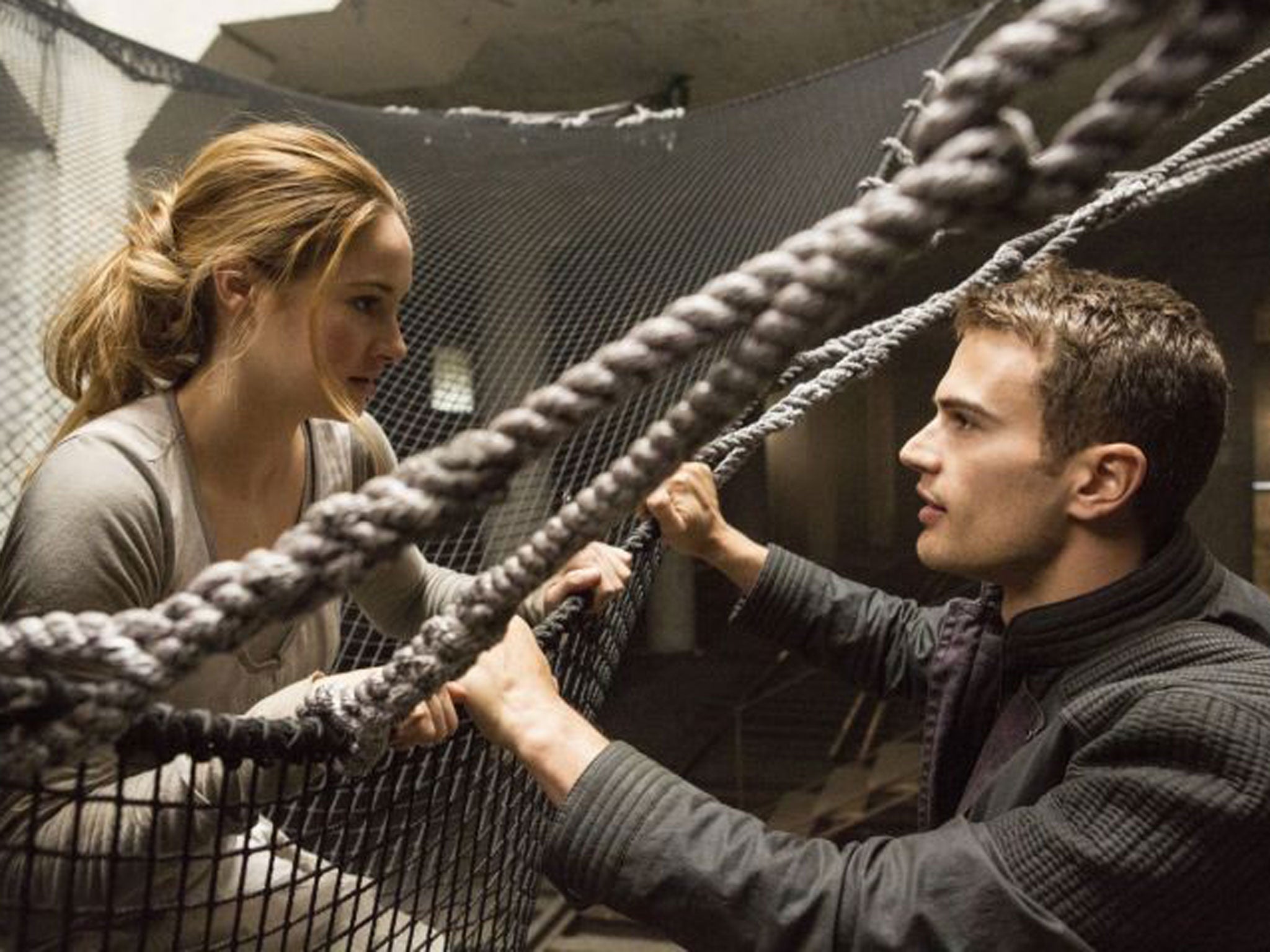 Shailene Woodley and Theo James  in ‘Divergent’ 