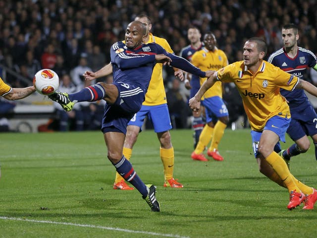 Olympique Lyon's Jimmy Briand challenges Pablo Osvaldo (L) of Juventus 