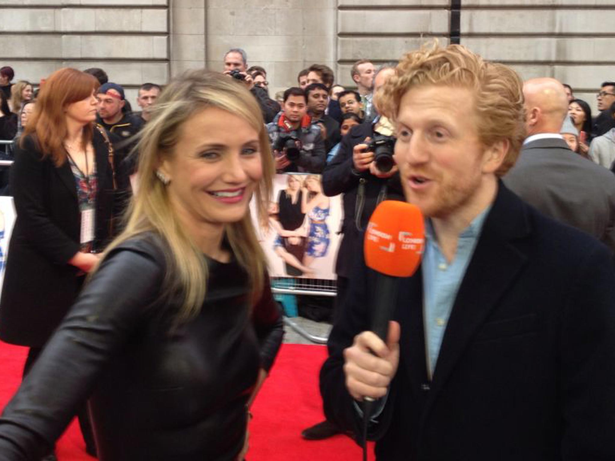 Luke Blackall interviews Cameron Diaz on the red carpet for the premiere of 'The Other Woman'