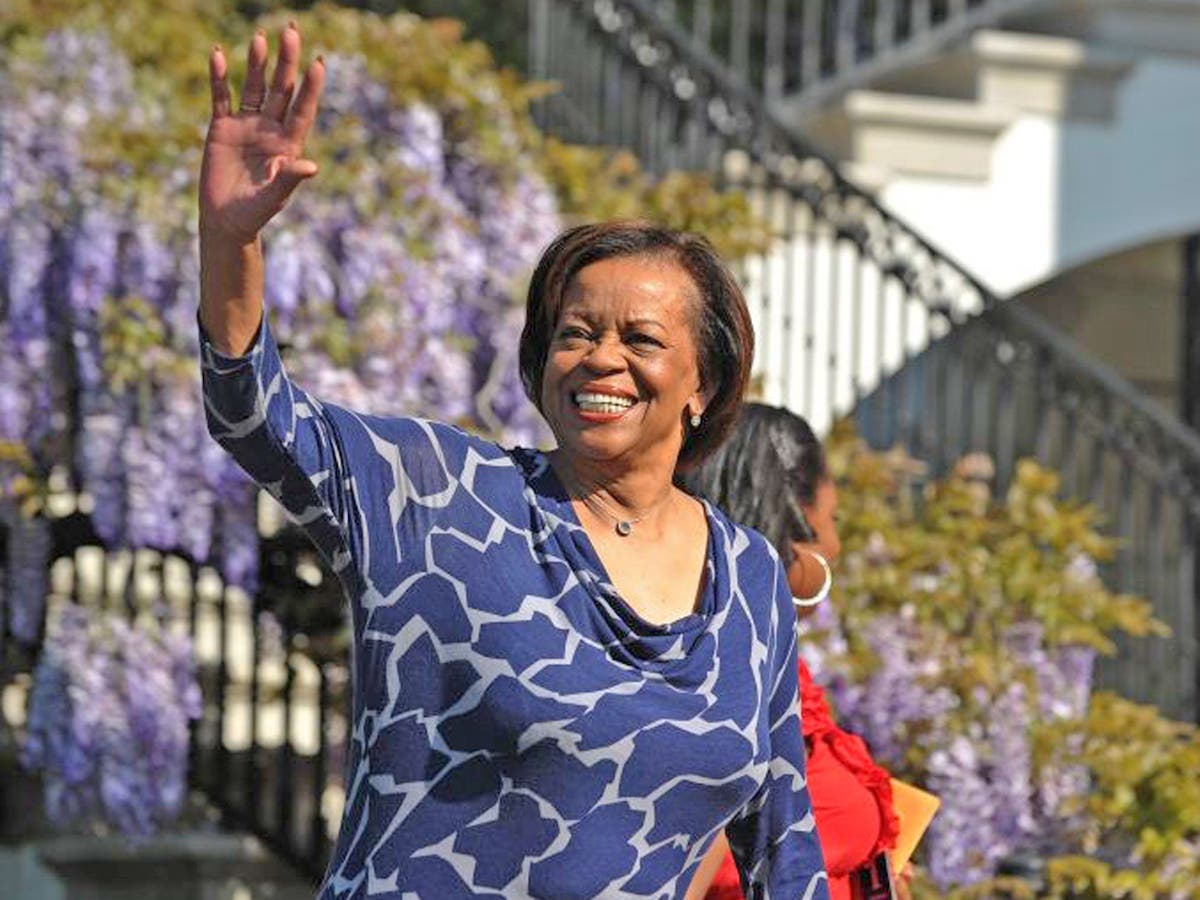 Michelle and Barack Obama lead tributes to her late mom Marian Robinson