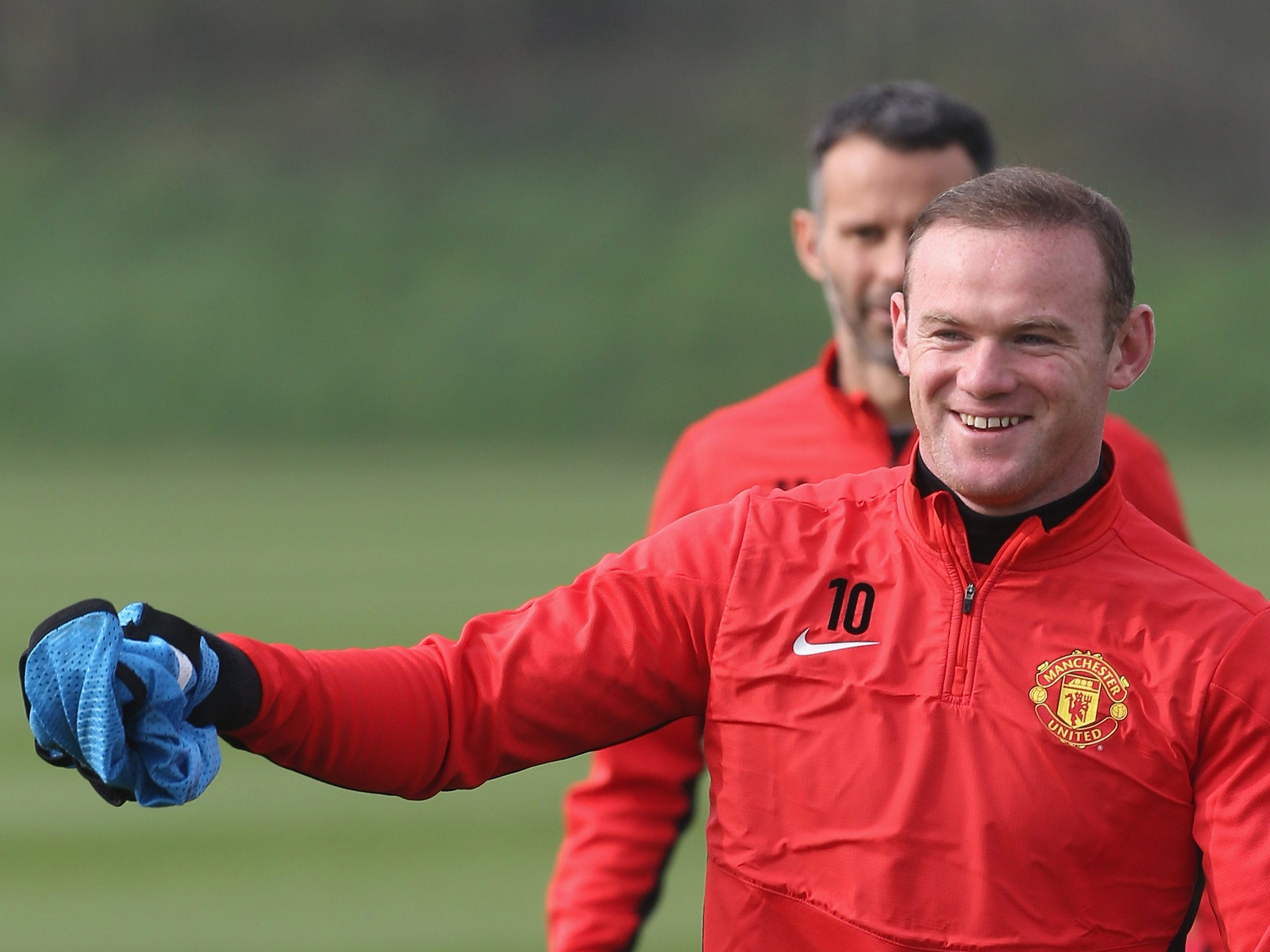 Wayne Rooney trains with Manchester United