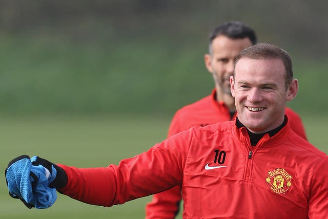Wayne Rooney trains with Manchester United
